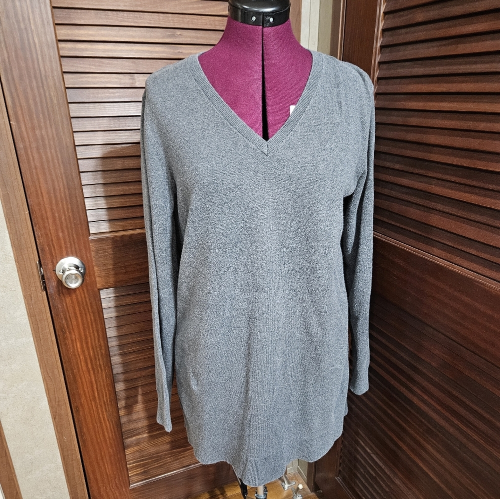 Duluth Trading Co. Gray V-Neck Tunic Sweater